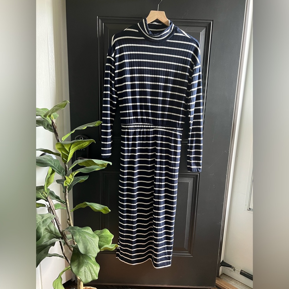 NWOT Old Navy Mock Neck Dress